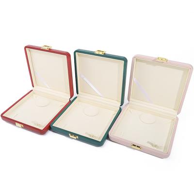 China Spacious Space Multifunctional PU Leather Jewelry Organizer Box Buckle Closure for sale