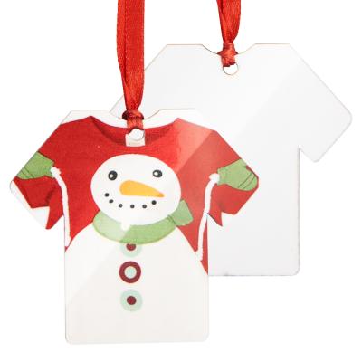 China Wood Hanging Blank Decorations Sublimation DIY Heat Transfer MDF T-shirt Shape Blank Ornament With Hole for sale