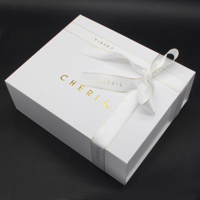 China Custom Recycled White Packaging Goft Box Cardboard Materials Paper Luxury White Magnetic Gift Boxes With Ribbon for sale