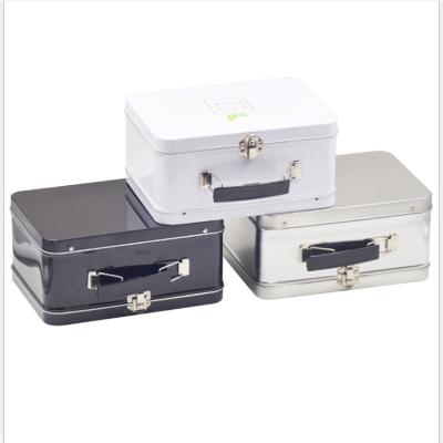 China Spot tinplate suitcase child lock tin box storage box new year's goods hand-in-hand gift tin box factory wholesale custom Te koop