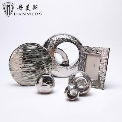 China Food Safe Low Price 6 Pcs Plate Silver Arts And Crafts Porcelain Vases Luxury Wedding Decor Ceramic Interior Decoration For Home for sale