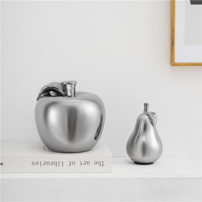 China 2021 Luxury Eco-friendly Modern Silver Ceramic Apple And Pear Shape Fruit Ornament Hotel Home Decoration Home Interior Decor Accessories for sale