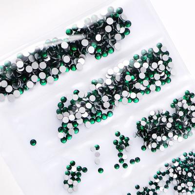 China Wholesale Multiple Colors And Multiple Sizes Flatback Glass Crystal Rhinestones For Nial DIY Flatback for sale