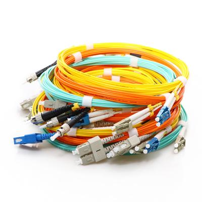 China Optisches Verbindungskabel Faser Fabrik-Versorgung FTTH patchcord UPC APC mit SC-/FC/LC/ST/MTRJ/MU/DINverbindungsstück zu verkaufen