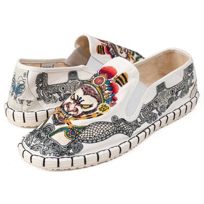 China Flat High Quality Embroidery Fine Summer Casual Loafers Shoes Men's Casual Shoes for sale