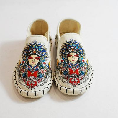 China Newest Flat Casual Flats For Men's New Styles Fine Embroidery Casual Shoes for sale