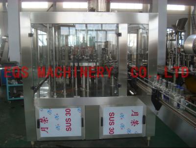 Chine machine de remplissage de bouteilles de vin du whiskey 6000BPH, machine de remplissage d'alcool de la bouteille en verre 3-In-1 à vendre