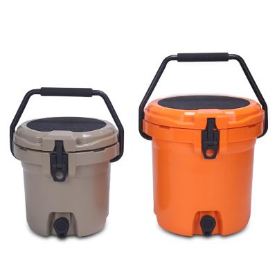 China Waterproof Rotomoulded Bucket Cooler Jug 5 Gallon Wine Cooler Ice Bucket Wine Cooler For Outdoor Camping for sale