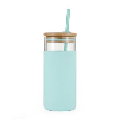 China 20oz Borosilicate Tumbler Glass Water Bottle With Straw Silicone Sleeve for sale