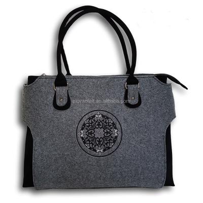 China 2017 New Fashionable Polyester Embroidery Felt Handbag for sale