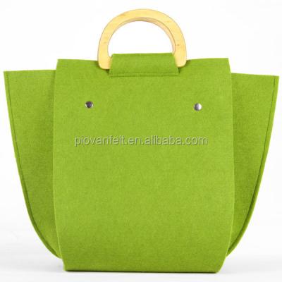 China Eco-friendly Fashion Felt Handbag With Wooden Handles For Women Caring Easily for sale