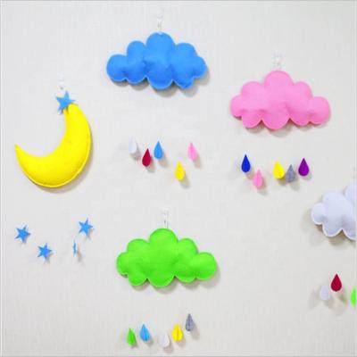 China Soft Baby Hutch Felt by Toy Cloud Decorations Heart Garland Pendant Toy Baby Mobile for sale