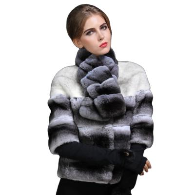 China Voguish Black And White Chinchilla Fur Coat Voguish Anti-wrinkle Black And White Chinchilla Fur Coat Women Winter Coat Luxury Short Collar With Chinchilla Fur Scarf for sale