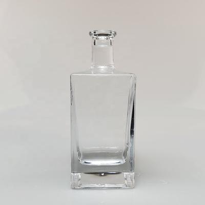 China Custom Cork 500ml Liquor Bottle Glass Beverage Empty Whiskey Glass Bottle For Whiskey for sale