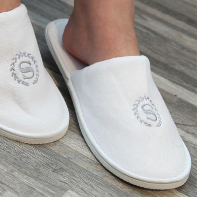 China Customized Fashion Trend High Cost Performance Hot Spring Shower Hotel Slippers for sale