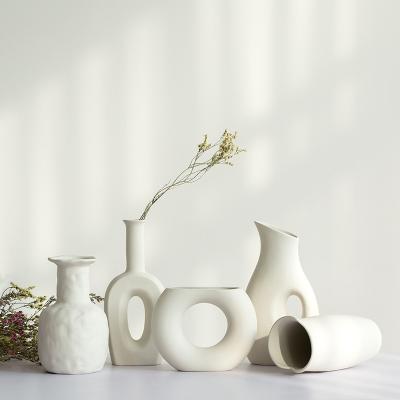 China Creative Modern Arts Of Ware Ceramic Vases Around Living Room Nordic Home Table Shaped Ceramic Vase for sale