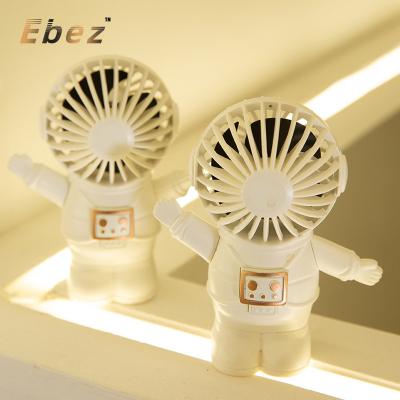 China 2022 New Arrival Astronaut Design Cute Promotional Cute Gift Fan Mini Adorable Handheld Portable Fan for sale