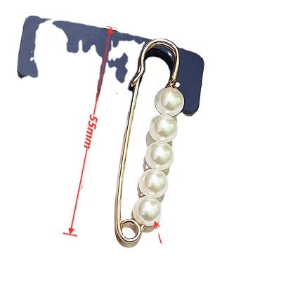 China Metal wholesale of anti-slip brooch girl waist puller skirt pearl buckle clothes pin pants waist pin Silk scarf buckle pin for sale