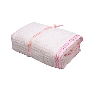 China Anti-Static Baby Blanket Pink Comforter Hot Sale Baby Autumn Winter for sale