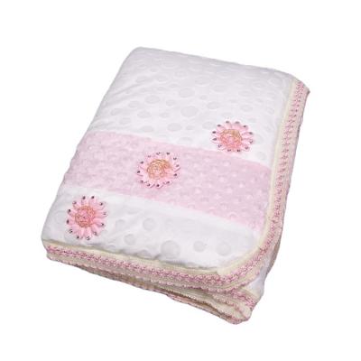 China Anti-Static Baby Comforter Warm Flowers Lace Up Design Hot Selling for sale