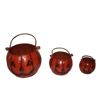 China Halloween Metal Bucket Halloween Candy Bucket with Handles, Metal Jack O Lantern Pumpkin Trick or Treat Buckets Holder for sale