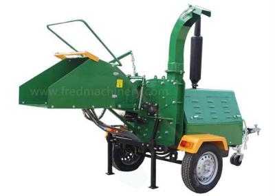 China Burilador chipper de madera montado remolque del motor diesel alimentación hidráulica del tirón de la bola de 2 pulgadas en venta