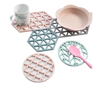 China Eco-friendly Silicone Hotspot Kitchen Hotspot Anti-heat Pot Holder Tripod Mat Silicone Sustainable Coaster for sale