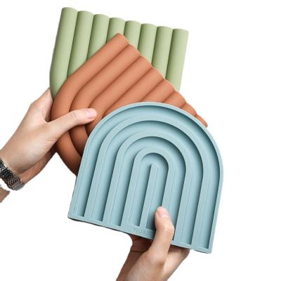 China Heat Resistant Mat Set Non-Slip Silicone Mounts Coasters Rainbow Shape Silicone Tripod Pot Custom Viable for sale