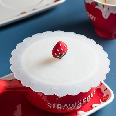 China Custom Logo 10cm 12cm 13cm 15cm Kitchen Accessories Strawberry Silicone Coffee Cup Viable Reusable Lid Box Cute for sale