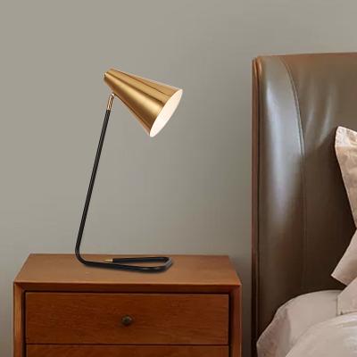 China Bedside Modern Minimalist Hardware Modern Wrought Iron Bedroom Lamp Decorative Reading Desk Desk Lamp for sale