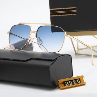 China New Retro Classic Metal Square Lens Glass Adults Must Go Out Fashion Sunglasses for sale