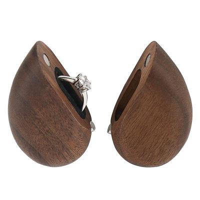 China Factory Wholesale High Quality Wooden Nut Ring Heart Shape Jewelry Packaging Wooden Box for sale