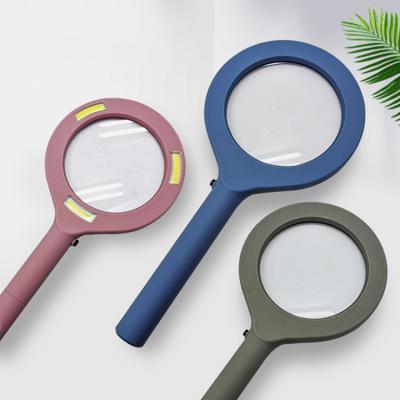 China Eco-friendly Portable Wholesale A2686 Battery Revealed Light Magnify Handheld LED Triple Lens Magnifiers for sale