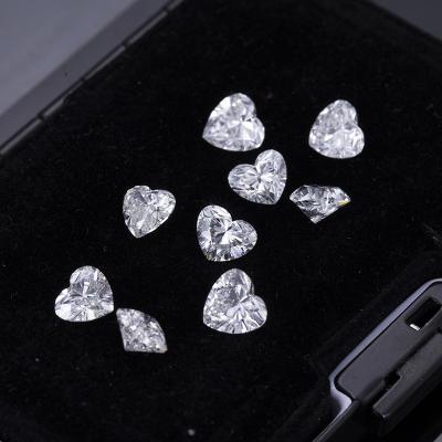 China DEF Farbe VVS Klarheit Kleine Diamanten Melee 2.4-2.7x4.3-4.5mm 0,01 bis 0,68ct Weiße Herzform zu verkaufen