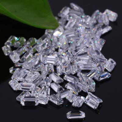 China Diamante sintético HPHT 2.0-3.3 a 2.9-4.5 mm Forma esmeralda blanca DEF Color Claridad VVS en venta