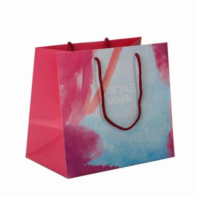 China Factory direct handmade exquisite gift packaging bags with bright colors and luxury packaging bags for sale