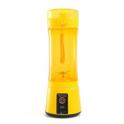 China Customized Logo Portable Citrus Juicer Wholesale Electric Plastic Handheld Mini Juicer Bottle Cup Porcelain Blender Juicer for sale