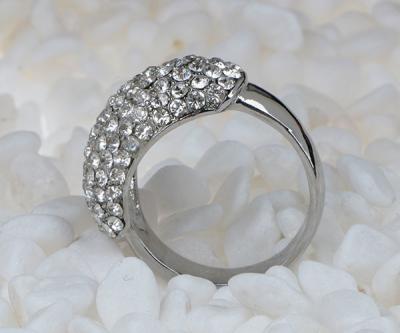 China Costume Delicate Fashion Jewelry Rhinestone Diamond Wedding Circle Rings for sale