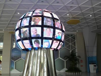 China Definição alta bola conduzida da tela, exposição conduzida curvada da cor completa de P4 SMD à venda