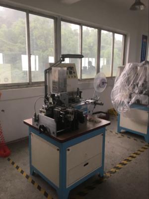 China Koude Scherpe Ultrasone Etiketbesnoeiing en Vouwenmachine/Cutex-Etiketsnijmachine Te koop