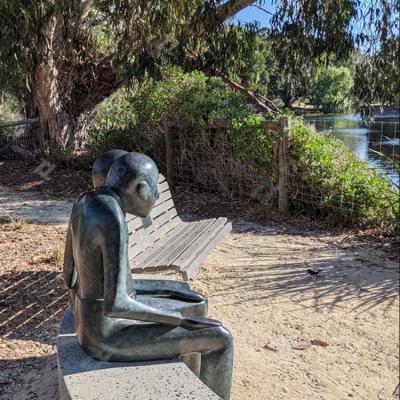 China Escultura moderna de bronze de cera perdida, encomenda de bronze juntas estátua patina de acabamento à venda