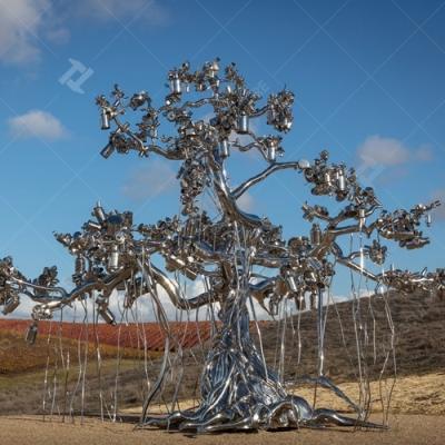 Chine Sculpture en acier inoxydable-peuple miroir d'arbre poli à vendre