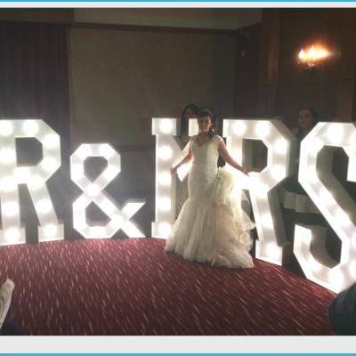 China Buildings Guangzhou Factory Marquee Wedding Letters LOVE Giant Letters Bulb Letter Sign for sale