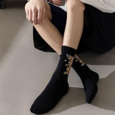 China High Quality Designer Sporty Men Sports Socks Manufacturer Custom Cotton Print Crew Sock for sale