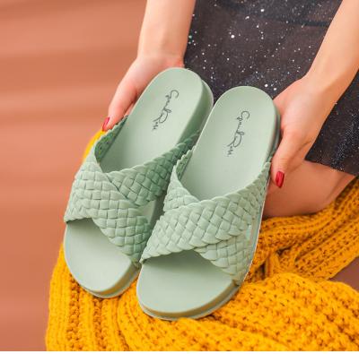 China Softer rubber women outsole summber beach sandal anti-slip with cross weaving looking straps summer slippers for girls for sale