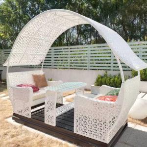 Cina Oem White Wicker Rocking Chair Courtyard Rattan Rocking Chair Outdoor in vendita