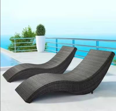 China Milieuvriendelijke eenvoudige stijl Outdoor PE Rattan Sun Beach zwembad Deck Chair Lounge Te koop