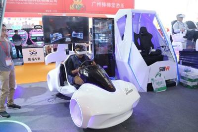 Chine Machine bleue et blanche de simulateur de VR avec le casque/arcade emballant le simulateur de jeu à vendre