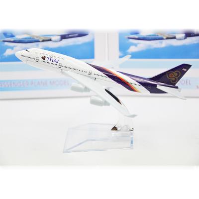 China Recuerdo tailandés del metal de los equipos 150 * 150 * el 100MM del modelo de los aviones de la resina B777 en venta