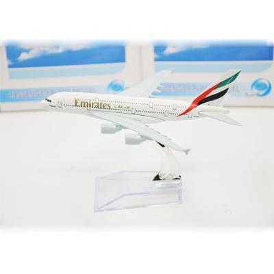 China Equipos plásticos del modelo de los aviones de la escala de los regalos 2015 emiratos A6 - EDD en venta